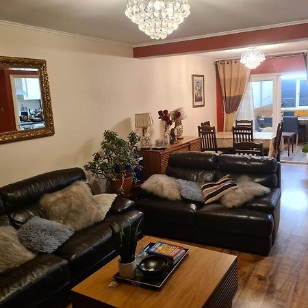 Specious Room In Northolt Northolt  المظهر الخارجي الصورة