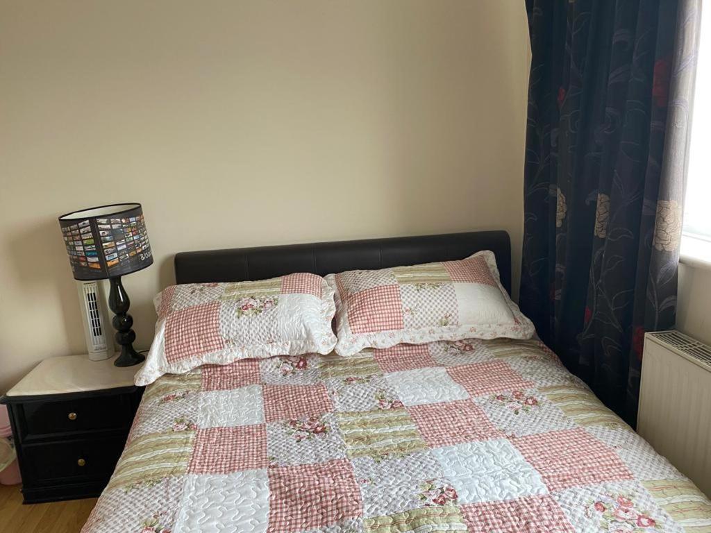 Specious Room In Northolt Northolt  المظهر الخارجي الصورة