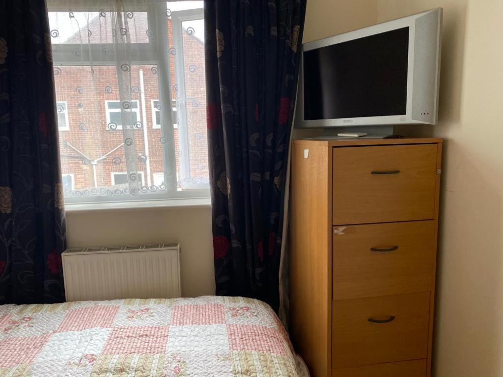 Specious Room In Northolt Northolt  المظهر الخارجي الصورة